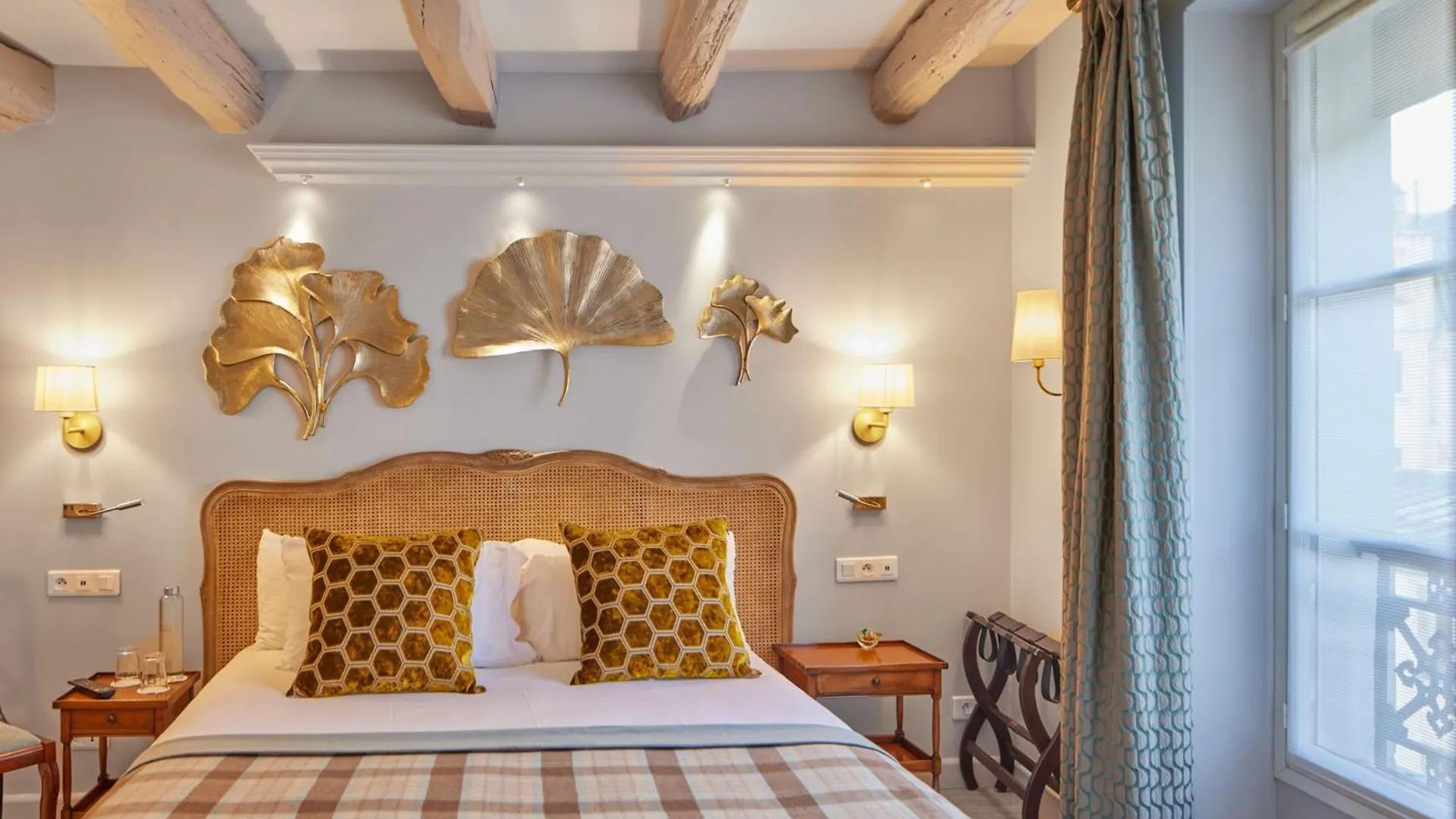 Le Relais Montmartre Hotel