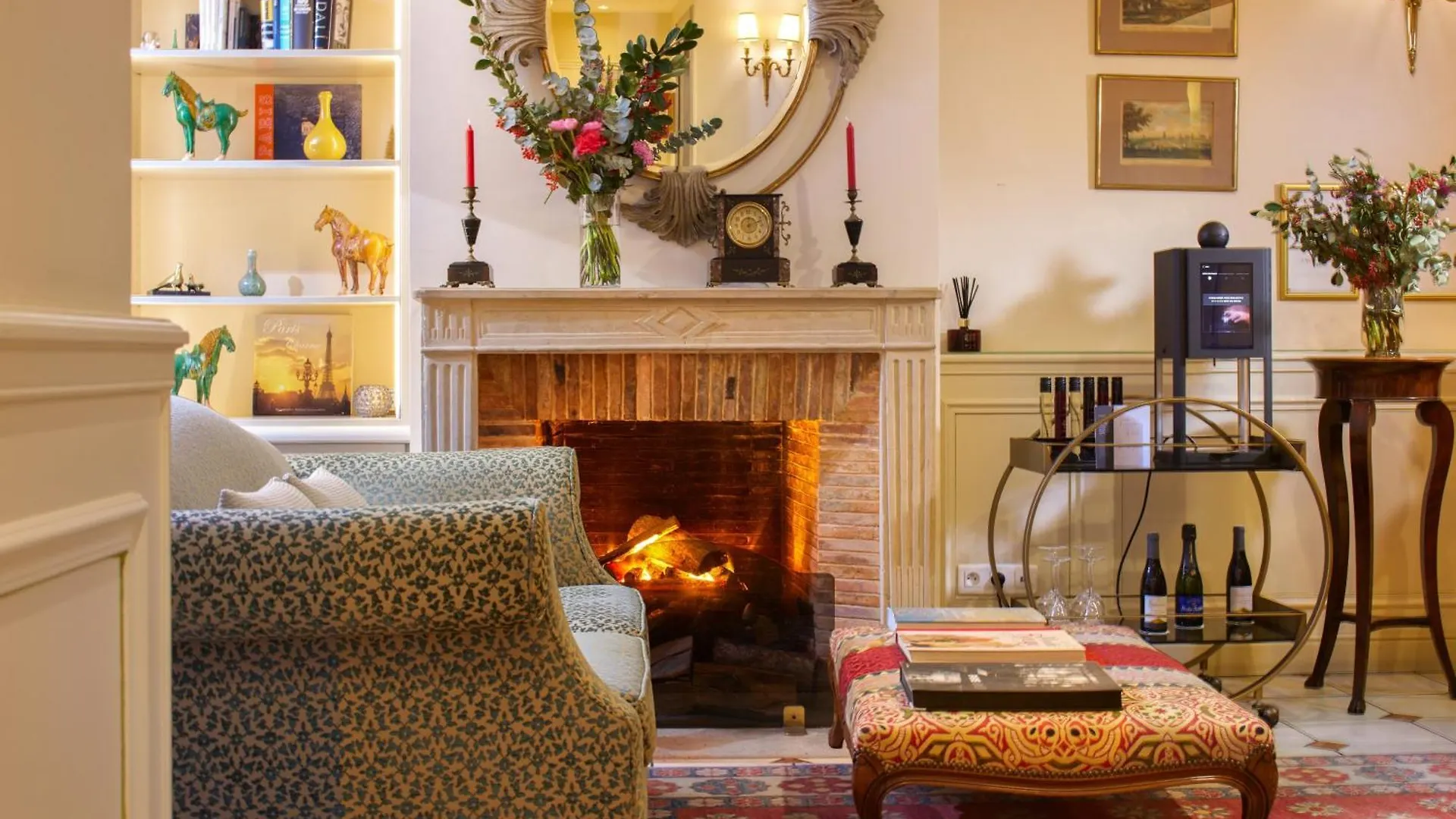 Le Relais Montmartre Hotel 4*