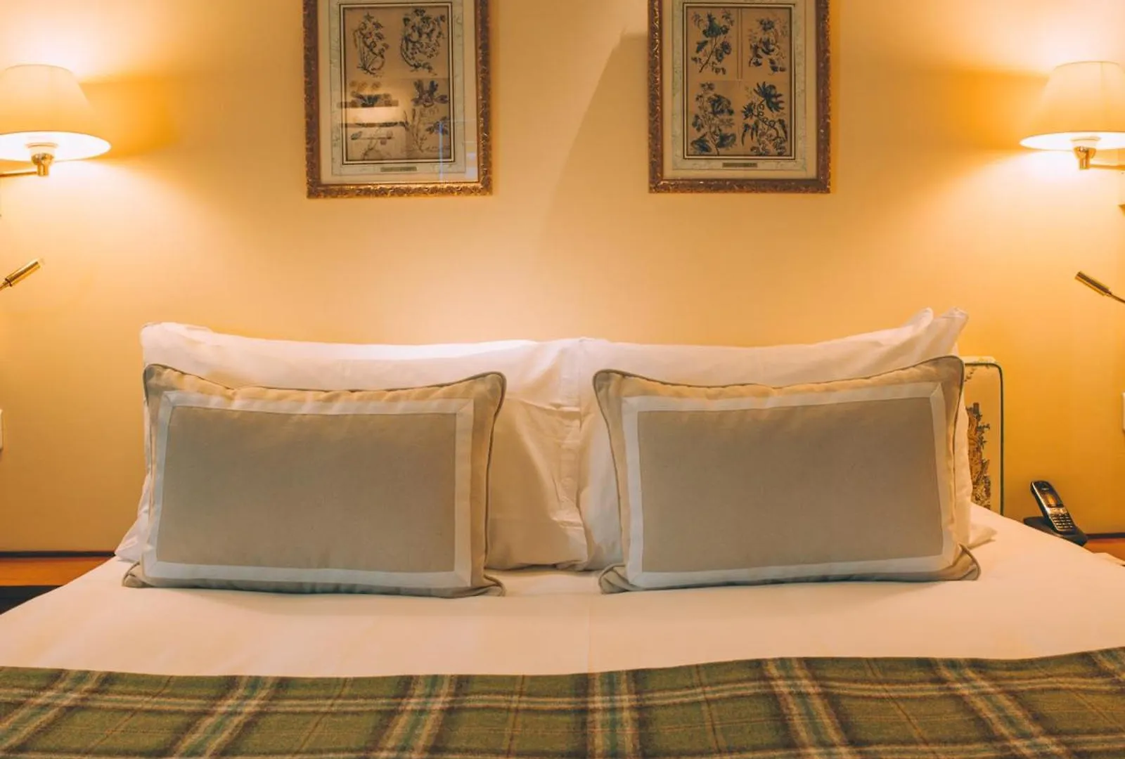 Le Relais Montmartre Hotel