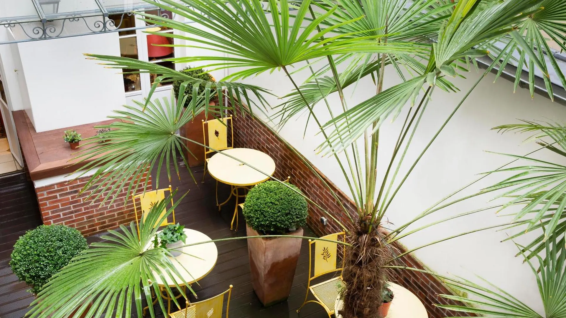 Le Relais Montmartre Hotel