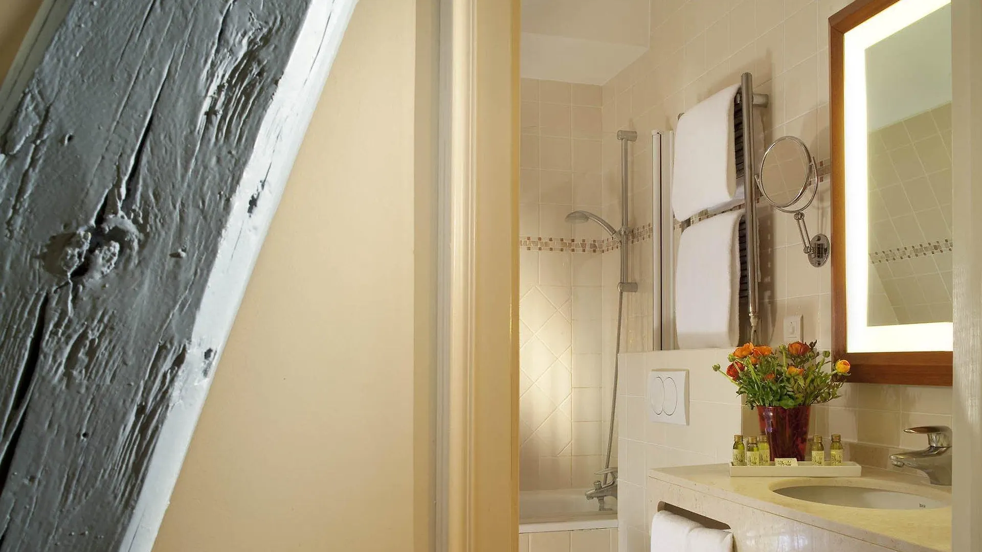 Le Relais Montmartre Hotel